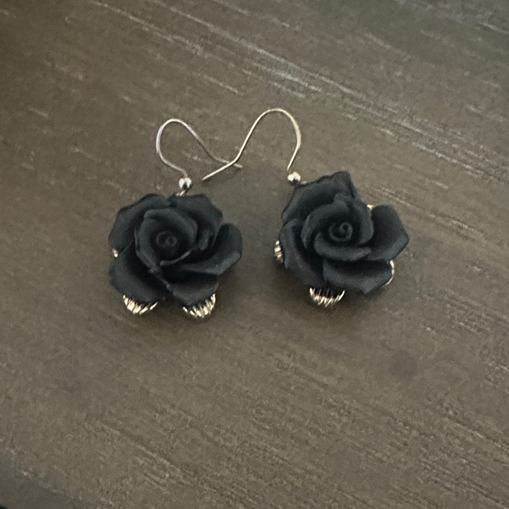 Elegant Black Rose Earrings